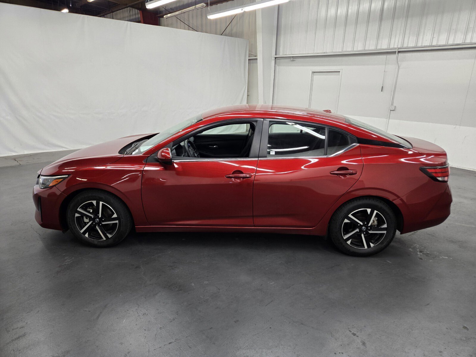 Used 2024 Nissan Sentra SV FWD image 2