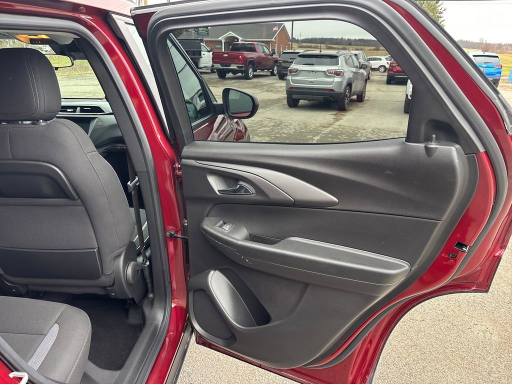 Used 2023 Chevrolet TrailBlazer LT FWD image 31