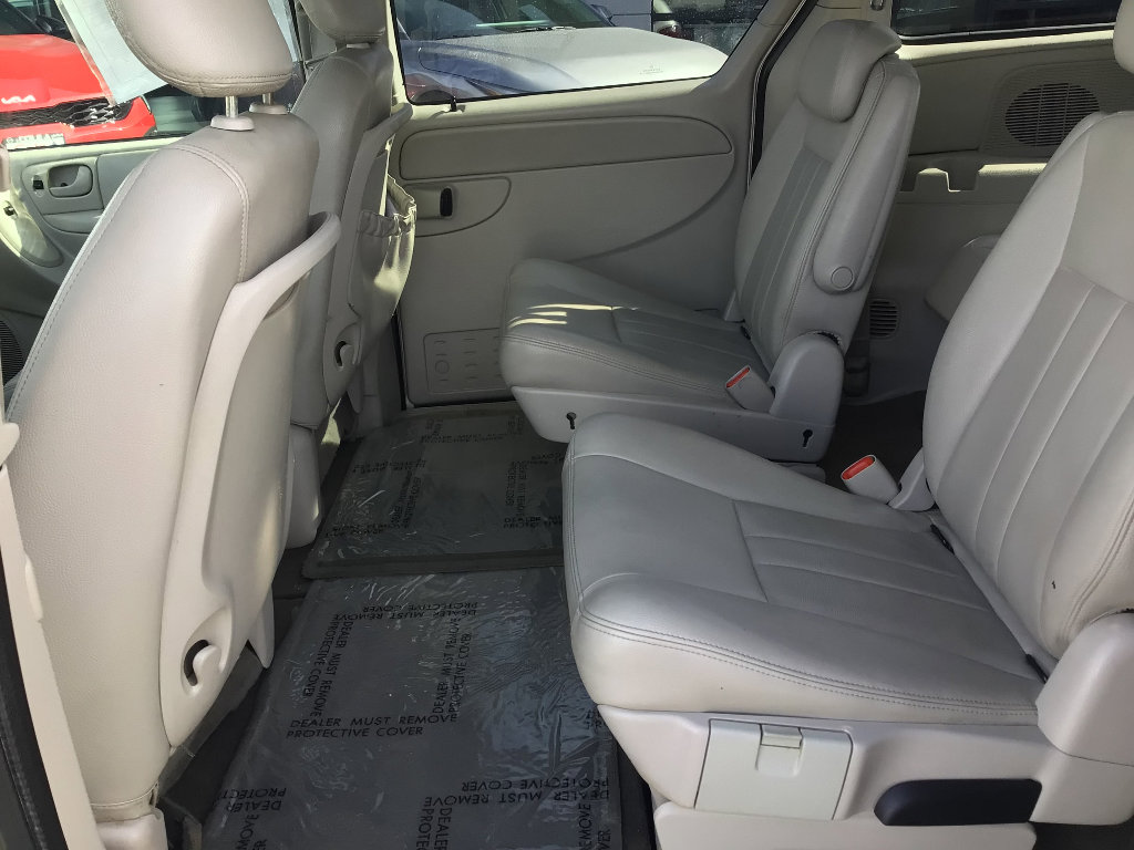 Used 2005 Dodge Grand Caravan SXT w/ Leather Interior Group image 14
