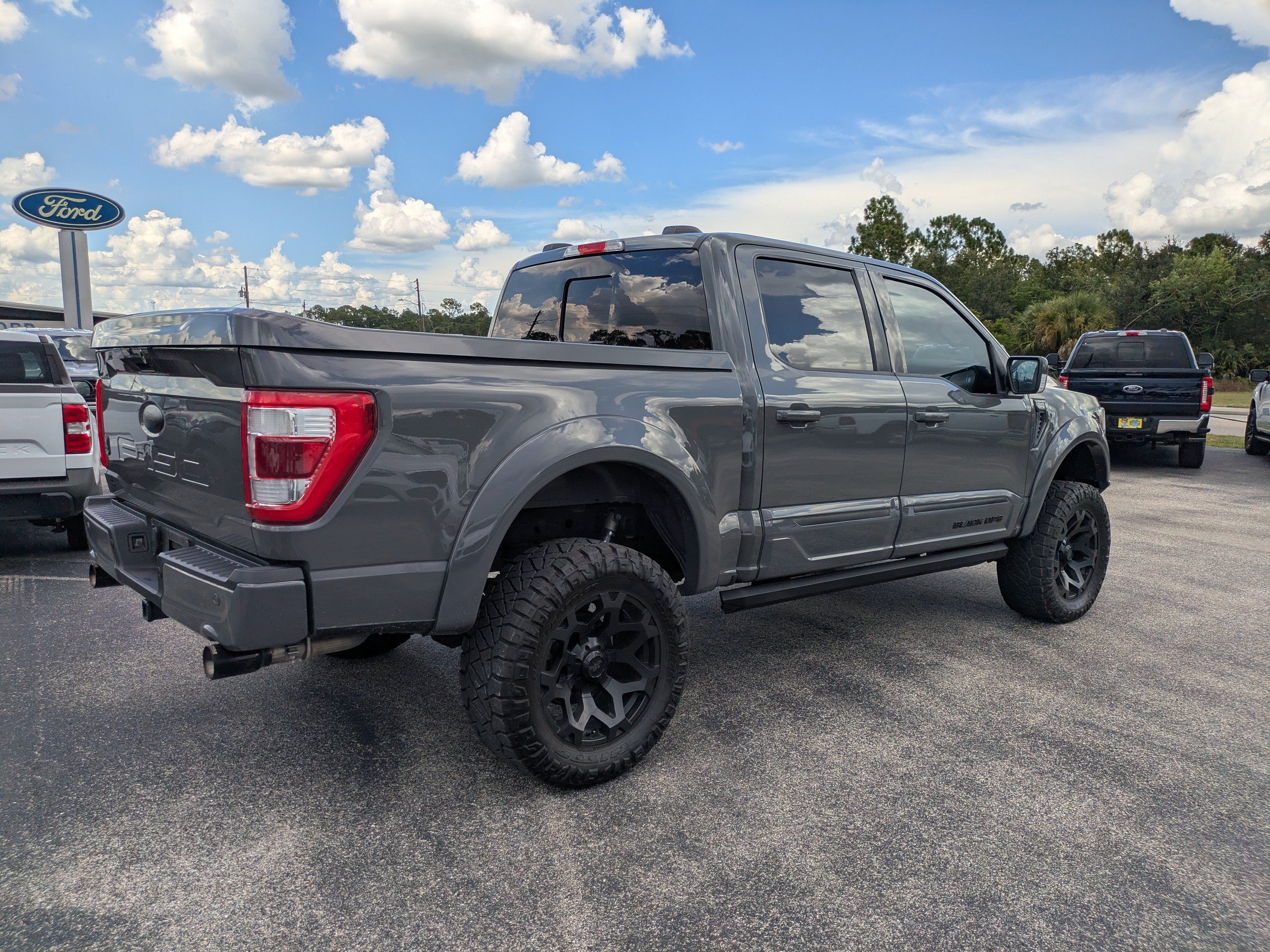 Used 2021 Ford F150 Lariat w/ Equipment Group 502A High AWD/4WD image 4
