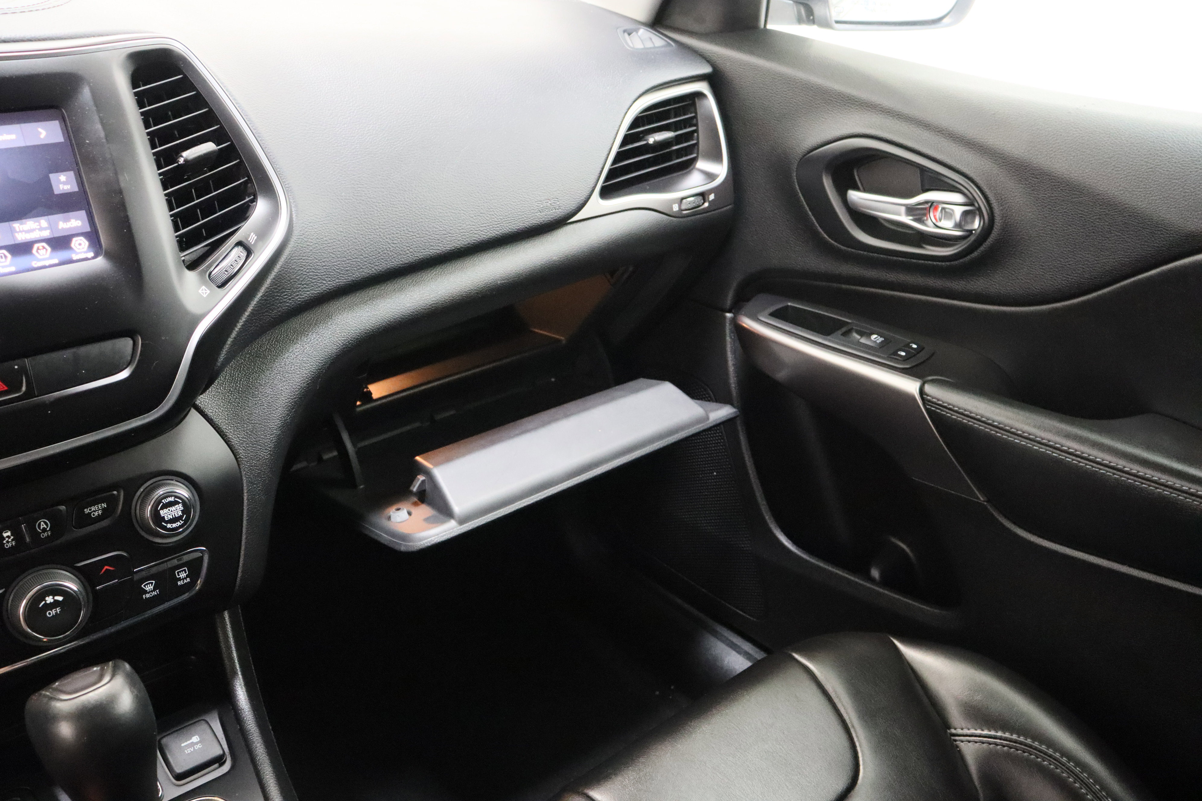 Used 2020 Jeep Cherokee Latitude Plus FWD image 23