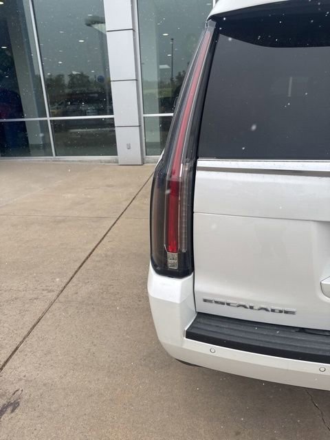 Used 2019 Cadillac Escalade ESV Platinum image 2
