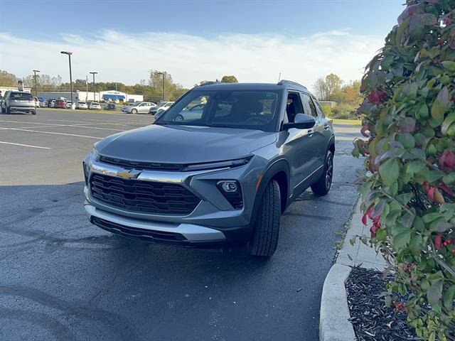 Used 2024 Chevrolet TrailBlazer LT w/ Convenience Package AWD/4WD image 4