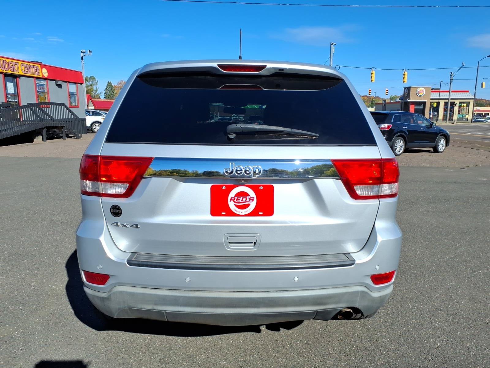 Used 2011 Jeep Grand Cherokee 70th Anniversary AWD/4WD image 5