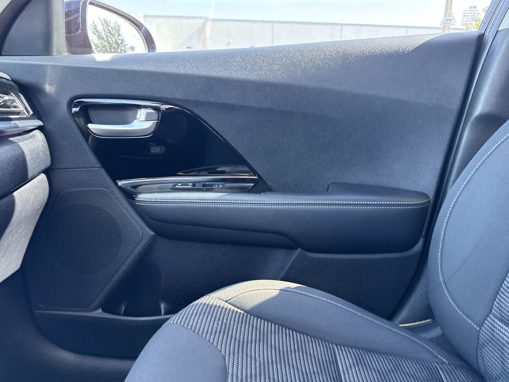 Used 2021 Kia Niro LXS FWD image 26