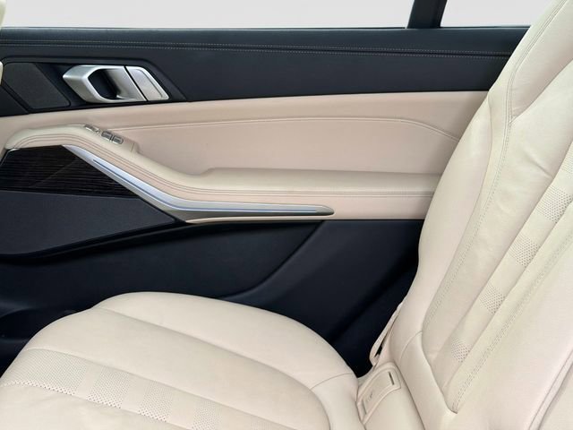 Used 2021 BMW X7 M50i AWD/4WD image 16