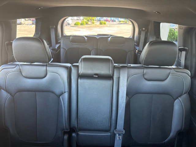 Used 2024 Jeep Grand Cherokee L Laredo image 6