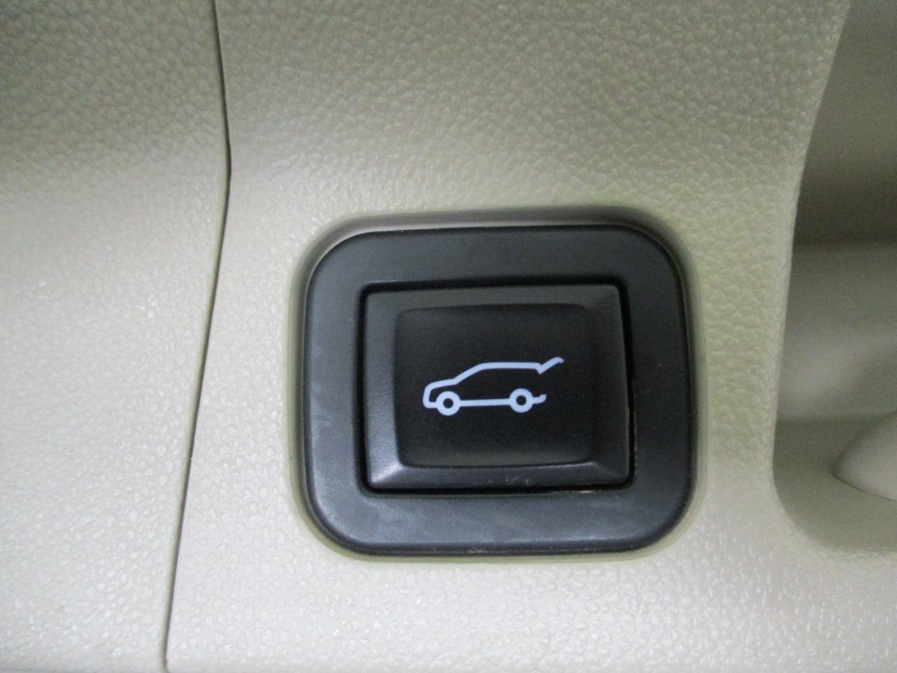 Used 2018 GMC Acadia Denali w/ Technology Package image 17