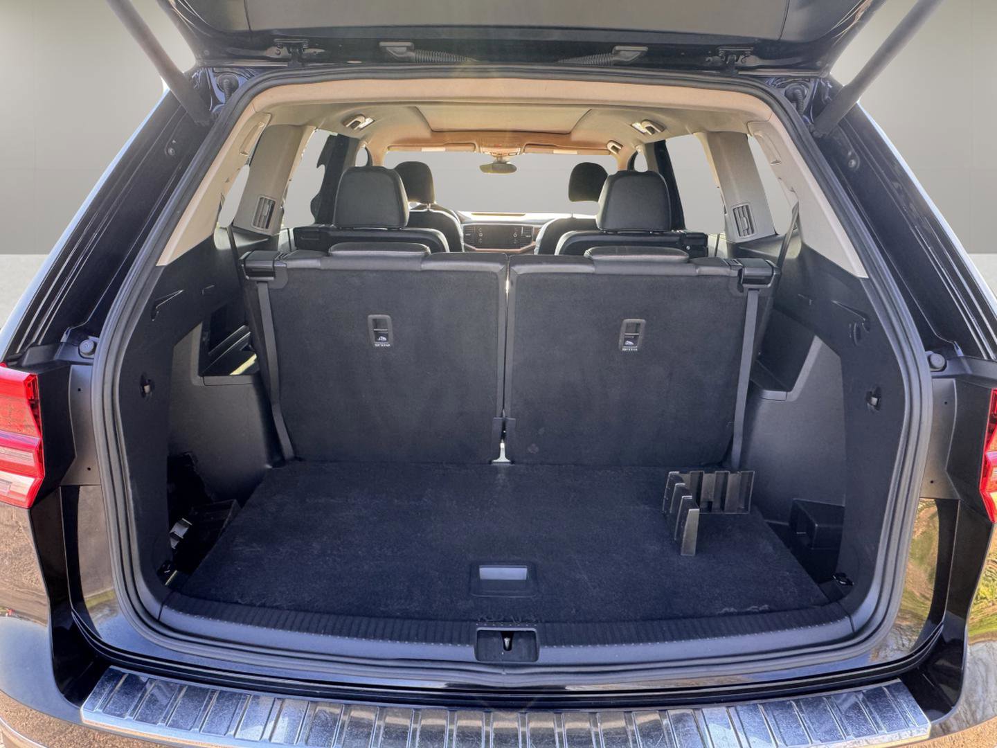 Used 2018 Volkswagen Atlas SEL Premium image 30