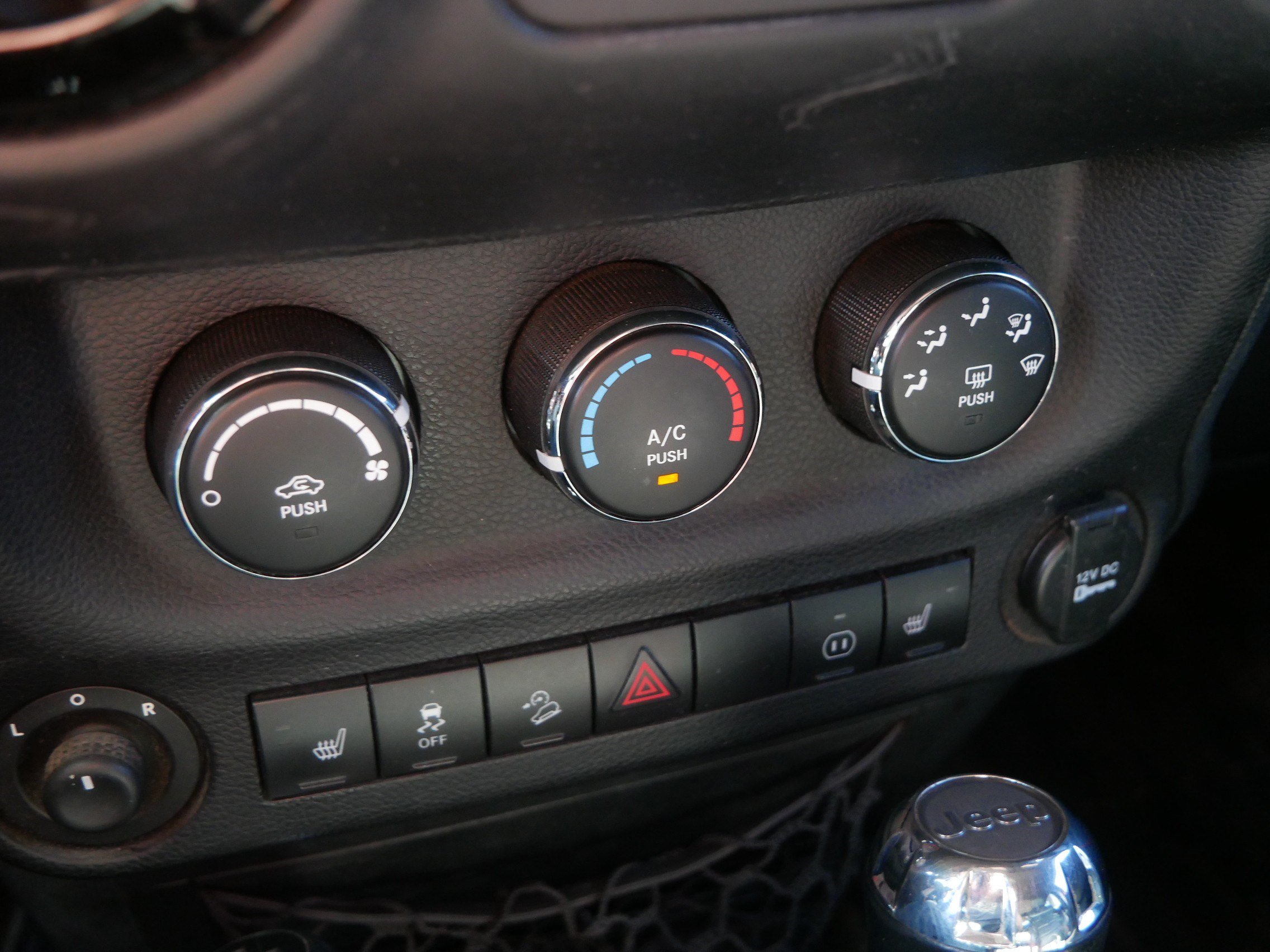Used 2012 Jeep Wrangler Unlimited Sahara AWD/4WD image 26