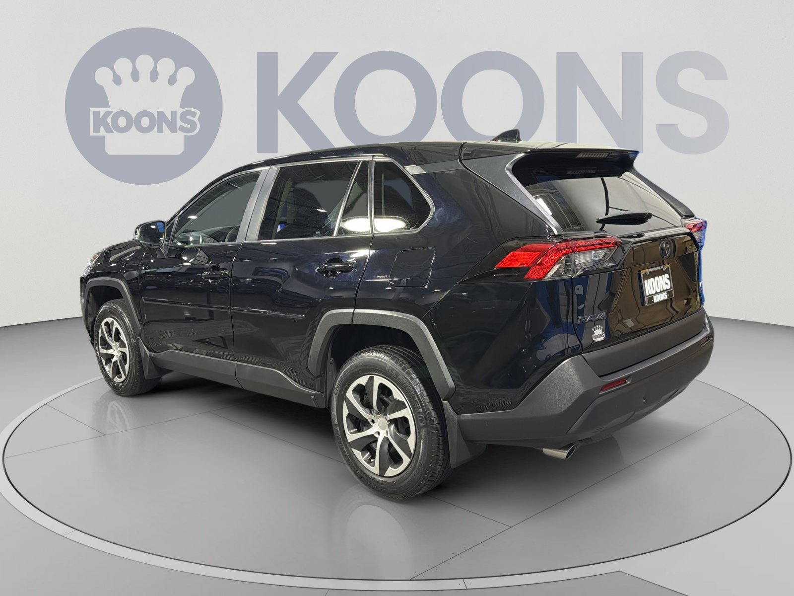 Used 2023 Toyota RAV4 LE AWD/4WD image 4