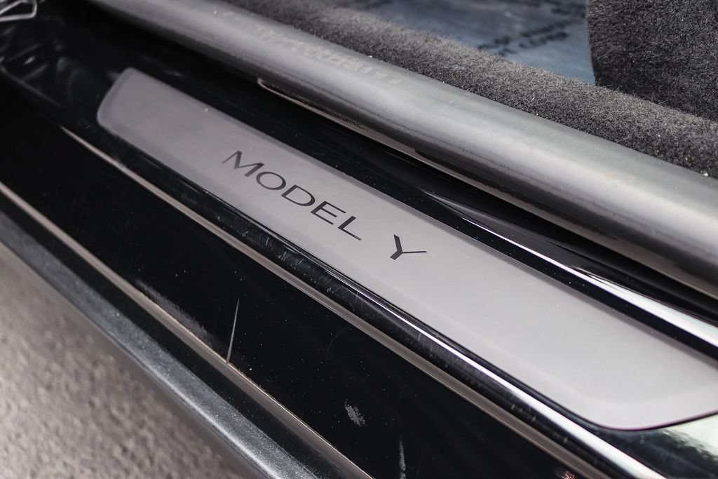Used 2023 Tesla Model Y AWD image 29
