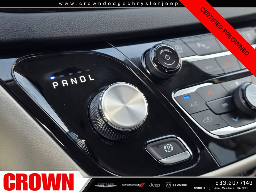 Certified 2023 Chrysler Pacifica Touring-L image 28