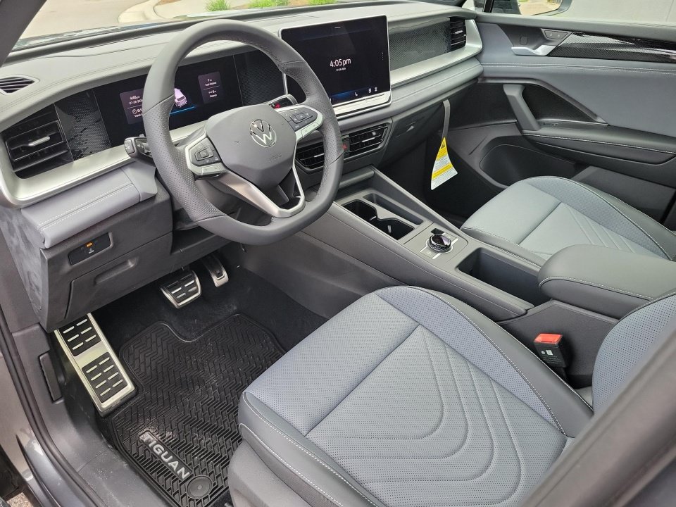 New 2026 Volkswagen Tiguan SE R-Line FWD image 30