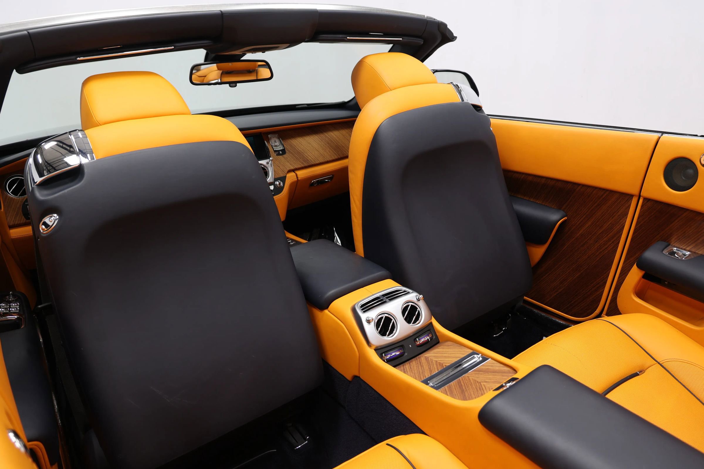 Used 2016 Rolls-Royce Dawn image 52