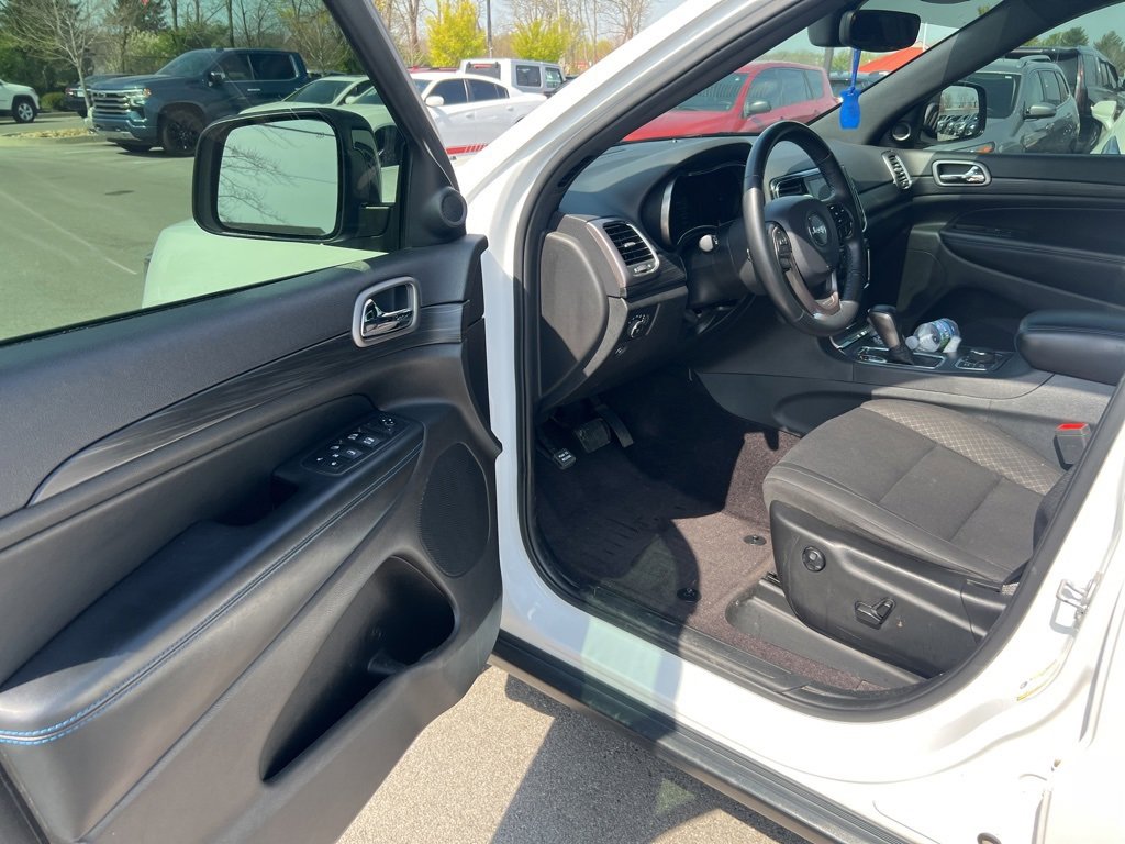 Used 2019 Jeep Grand Cherokee Laredo image 8