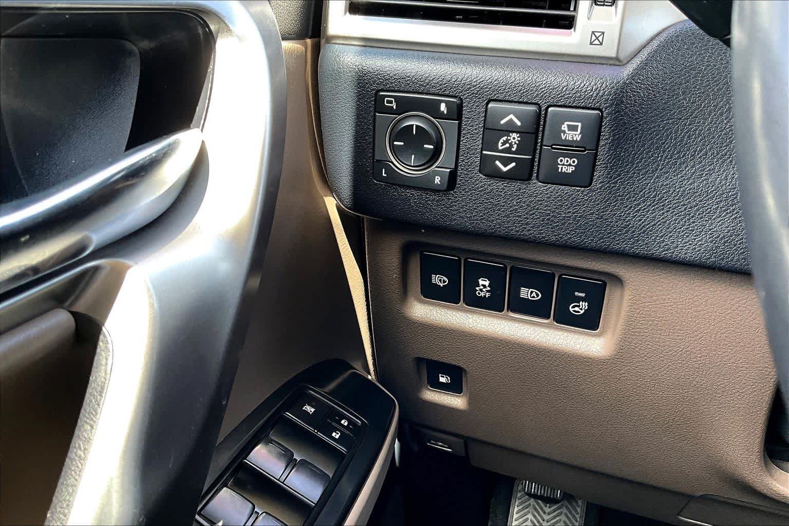 Used 2023 Lexus GX 460 Luxury w/ Accessory Package AWD/4WD image 36