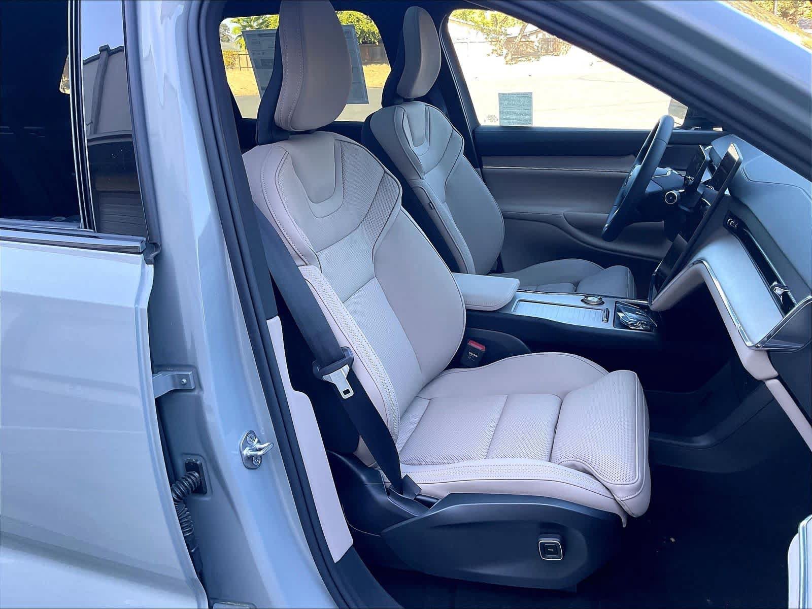 New 2026 Volvo EX90 Plus AWD/4WD image 32