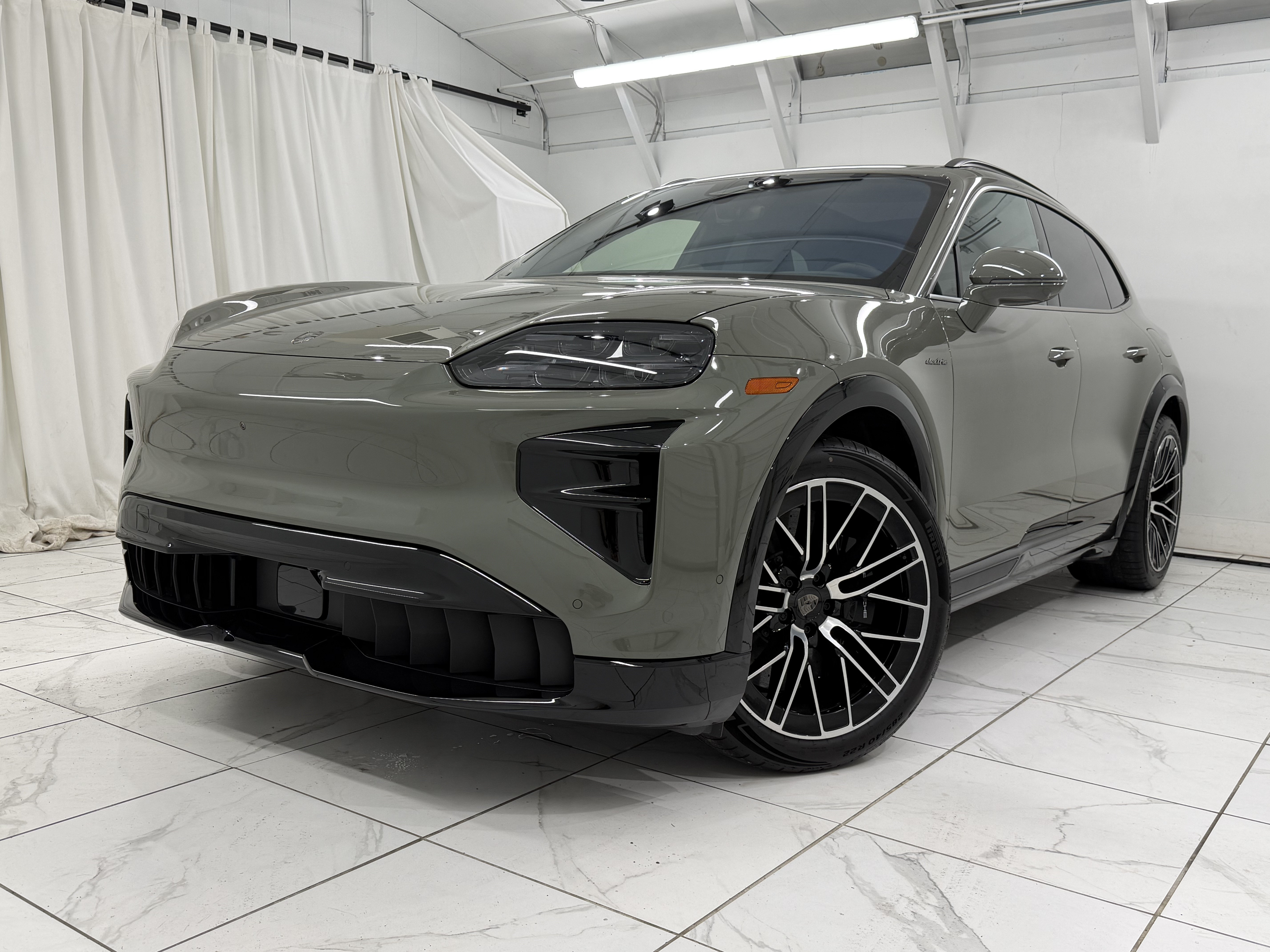 New 2026 Porsche Cayenne Turbo Electric AWD/4WD image 8