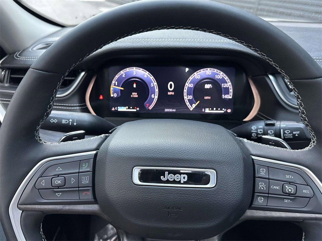 Used 2024 Jeep Grand Cherokee Limited image 19