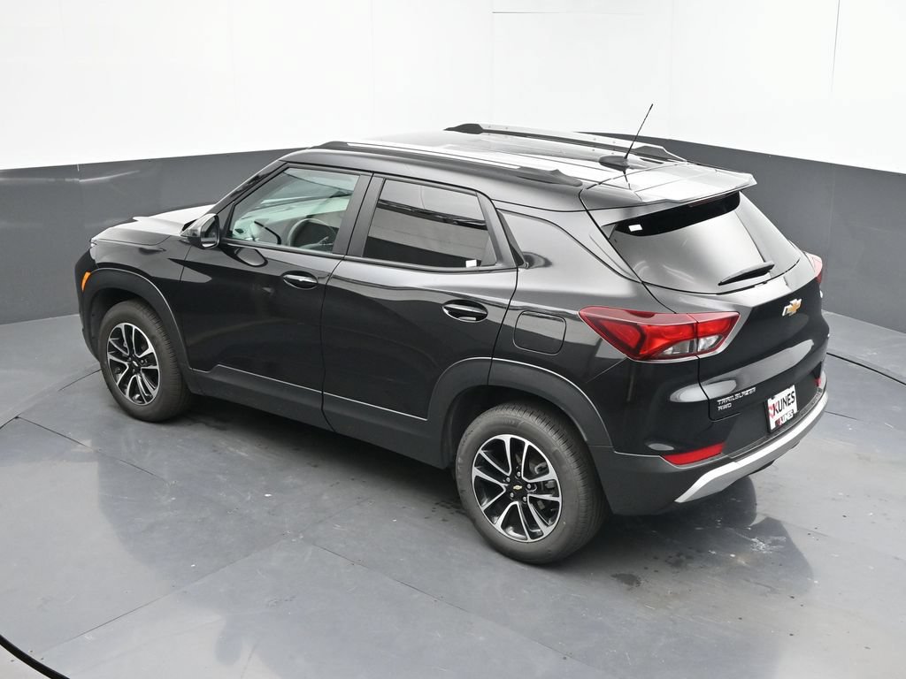 Used 2025 Chevrolet TrailBlazer LT AWD/4WD image 18