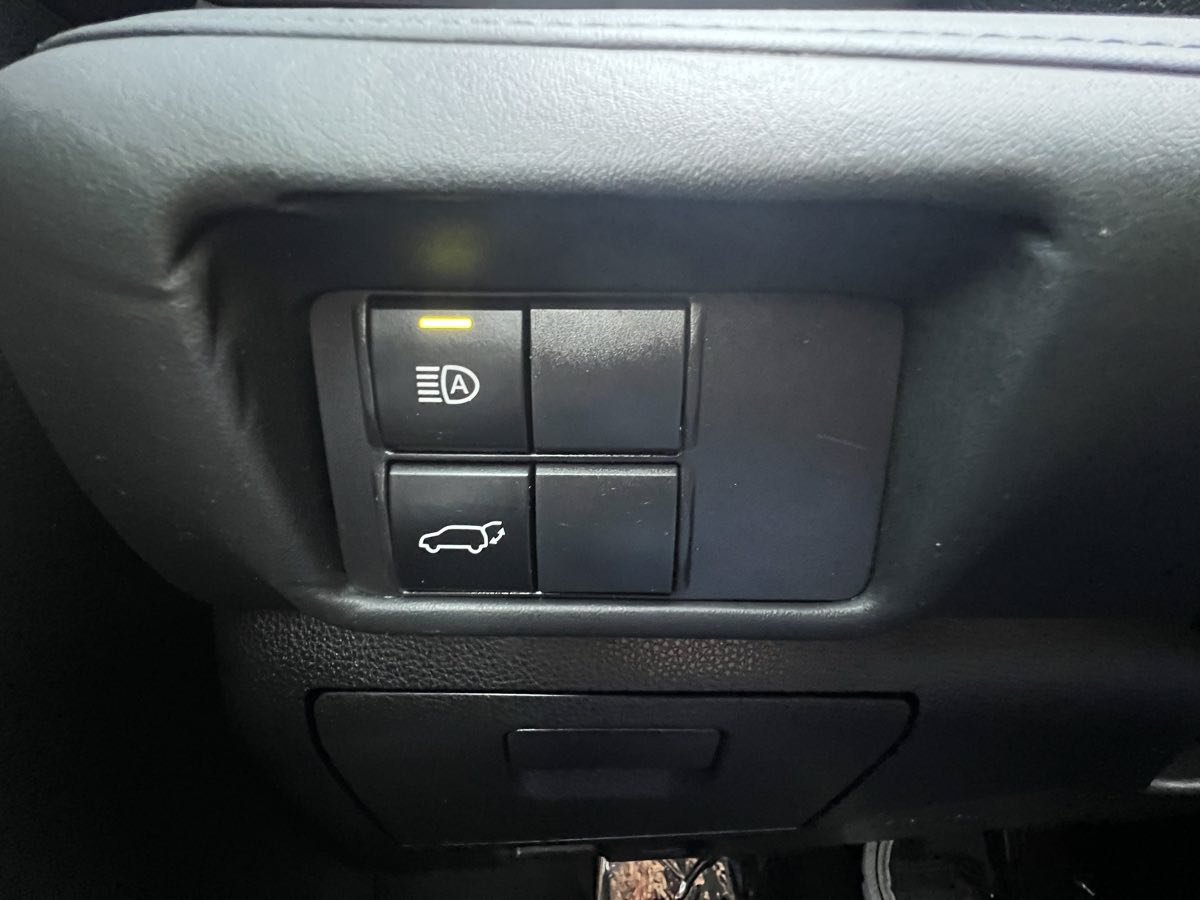 Used 2023 Toyota Highlander LE AWD/4WD image 33
