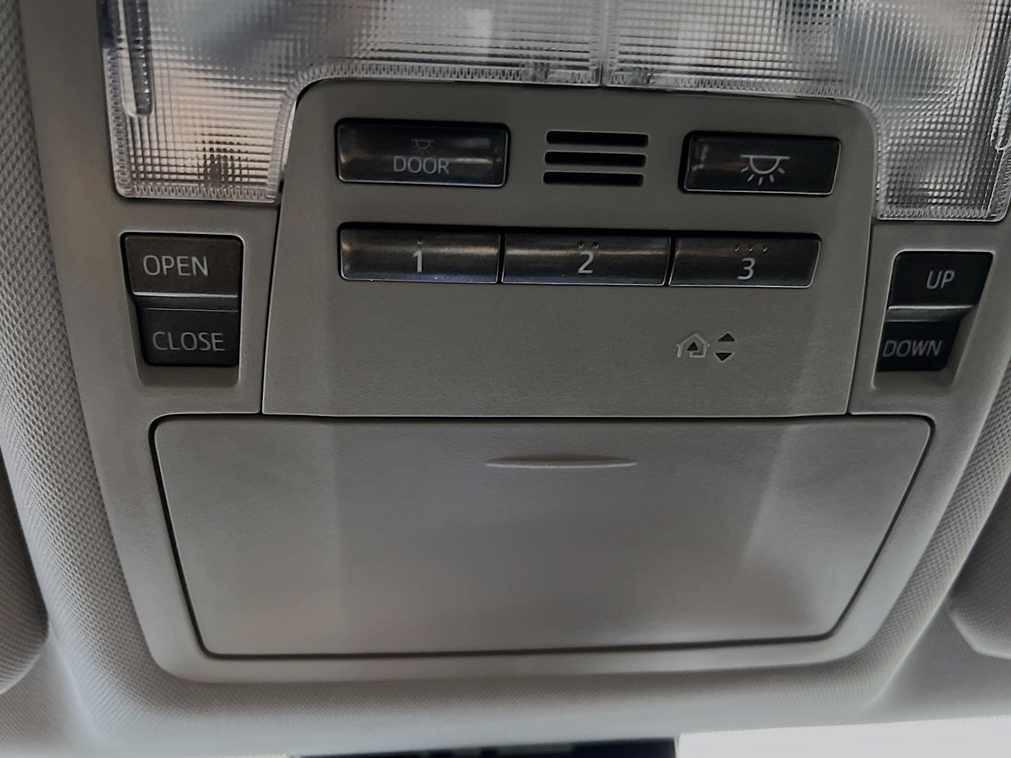 Used 2019 Toyota Highlander SE AWD/4WD image 22