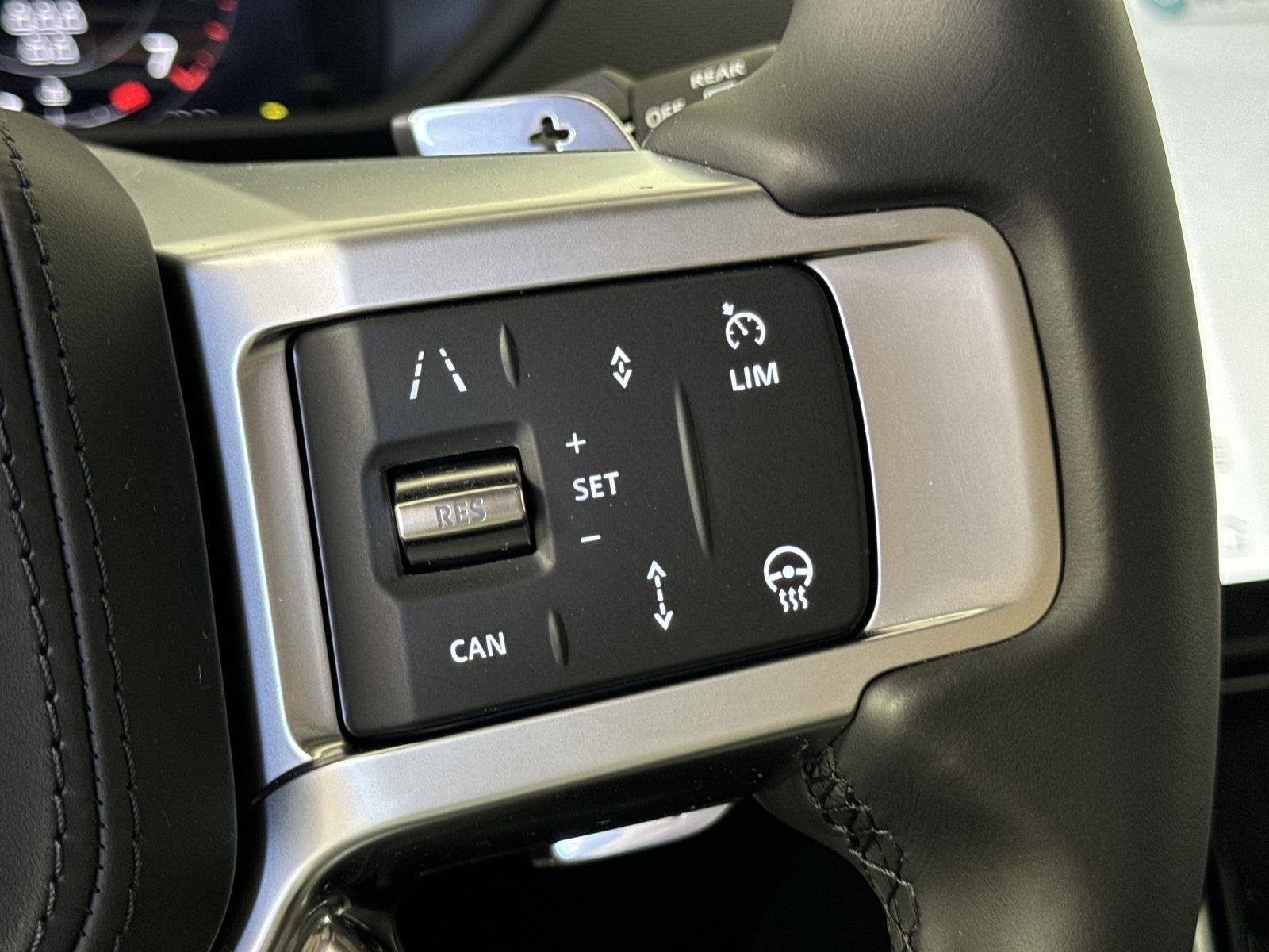 Certified 2025 Land Rover Discovery Dynamic SE image 22