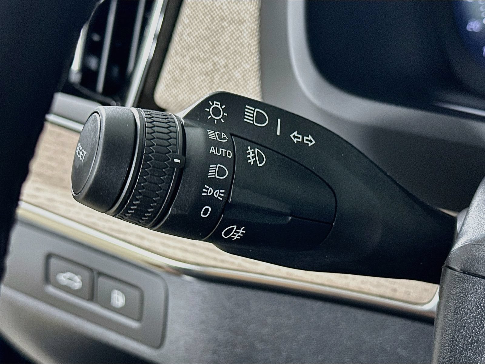 New 2026 Volvo XC90 T8 Plus w/ Protection Package Premier AWD/4WD image 20
