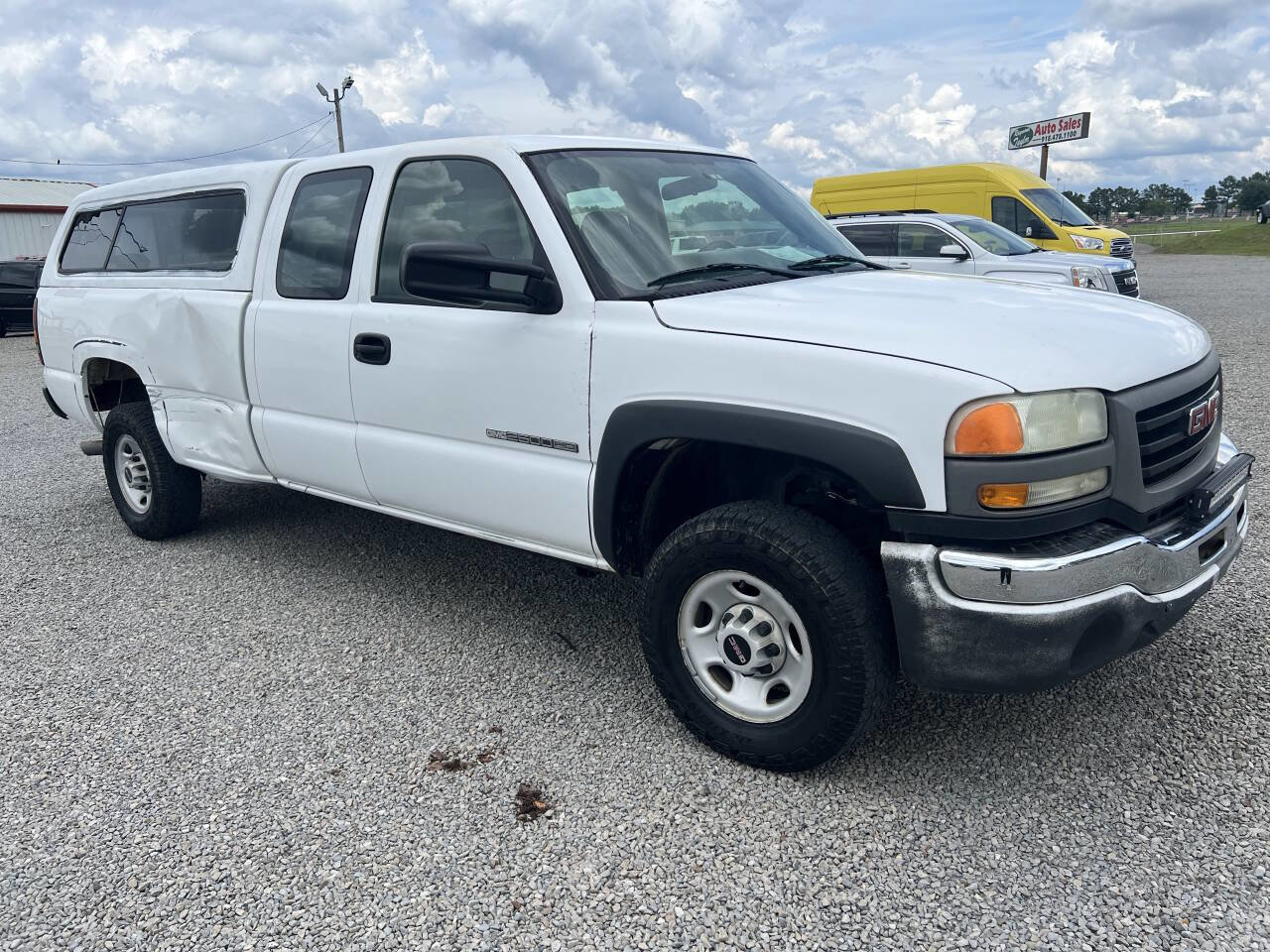 Used 2005 GMC Sierra 2500 W/T RWD image 1