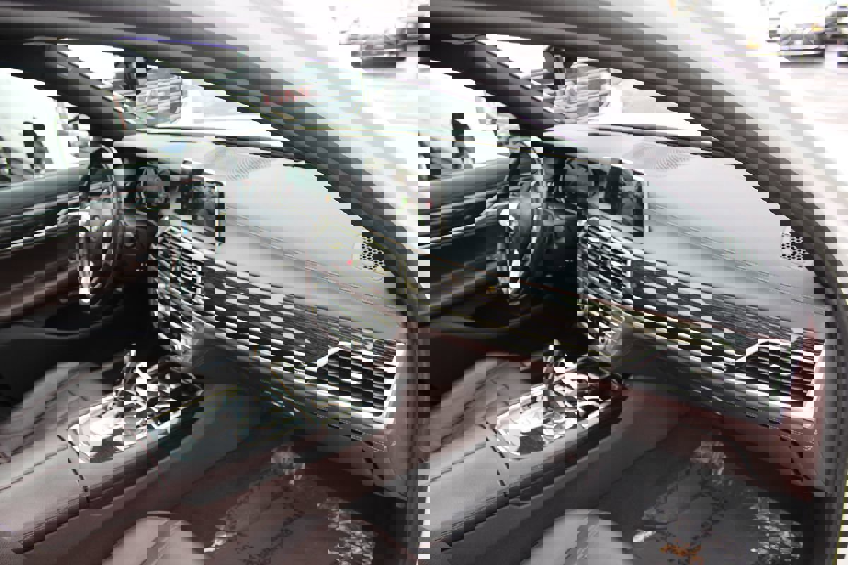 Used 2018 BMW 740i image 22