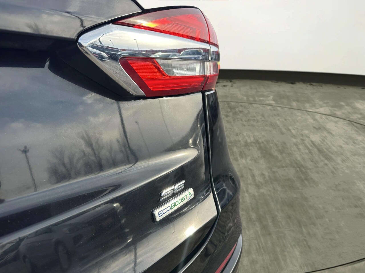 Used 2019 Ford Fusion SE image 25