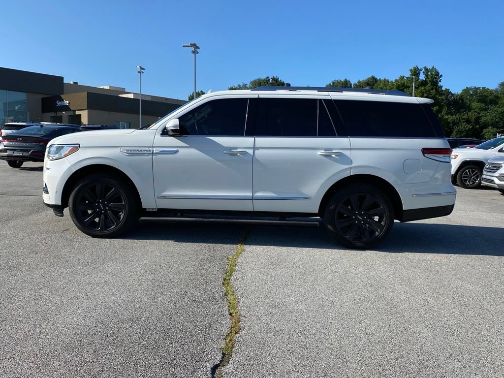 Used 2024 Lincoln Navigator Reserve AWD/4WD image 4
