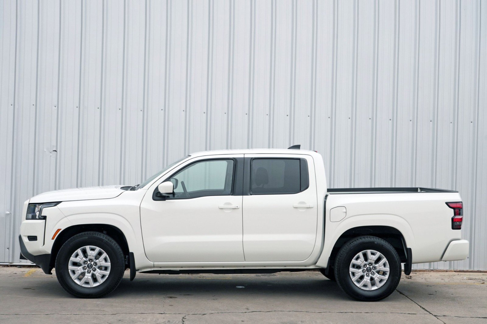 Used 2022 Nissan Frontier SV image 40