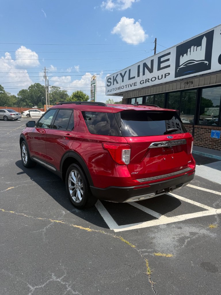 Used 2021 Ford Explorer XLT w/ Equipment Group 202A AWD/4WD image 7