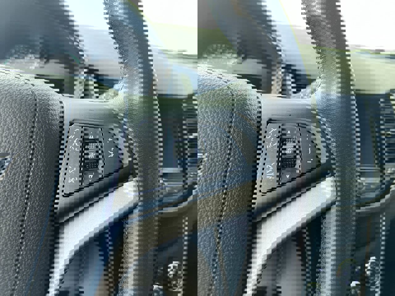 Used 2022 Chevrolet Trax LT w/ LT Convenience Package image 18