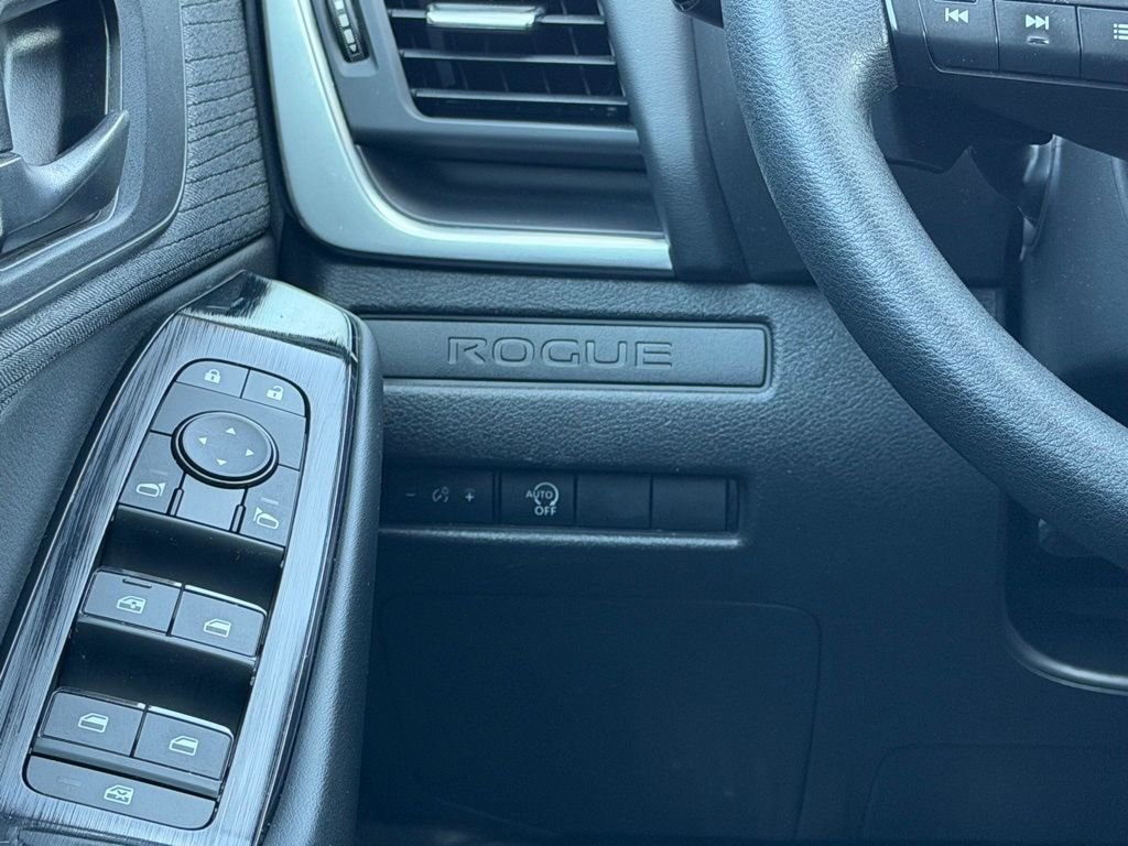 Used 2023 Nissan Rogue S AWD/4WD image 29