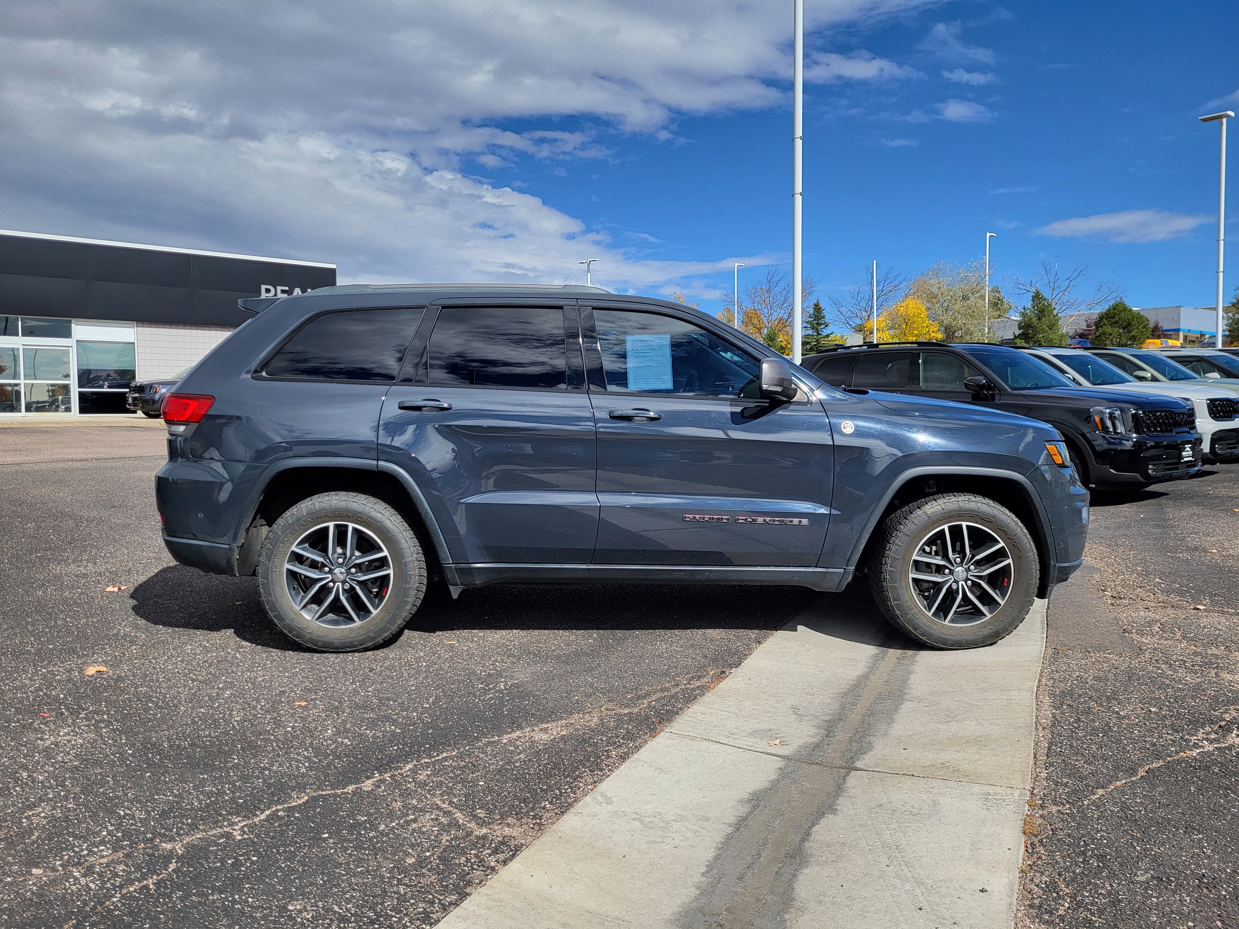 Used 2018 Jeep Grand Cherokee Trailhawk image 3