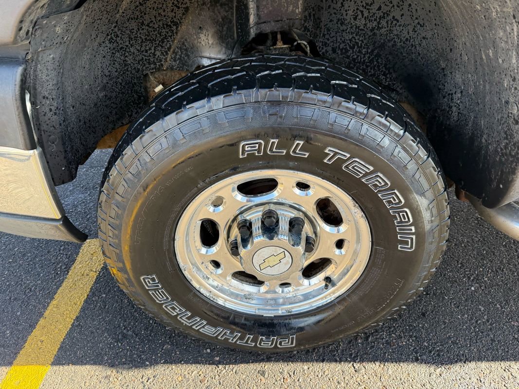 Used 2005 Chevrolet Silverado 2500 LS w/ Heavy-Duty Power Package image 13