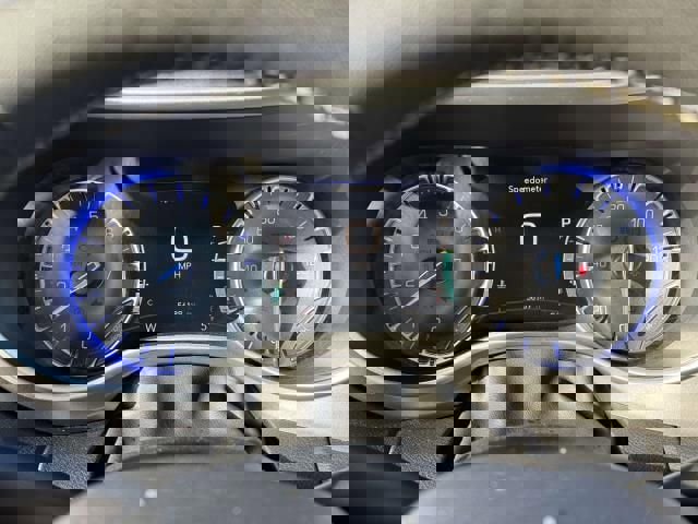 Used 2023 Chrysler Pacifica Touring-L image 16