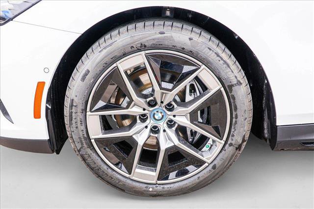 Used 2025 BMW i5 xDrive40 w/ Premium Package image 9