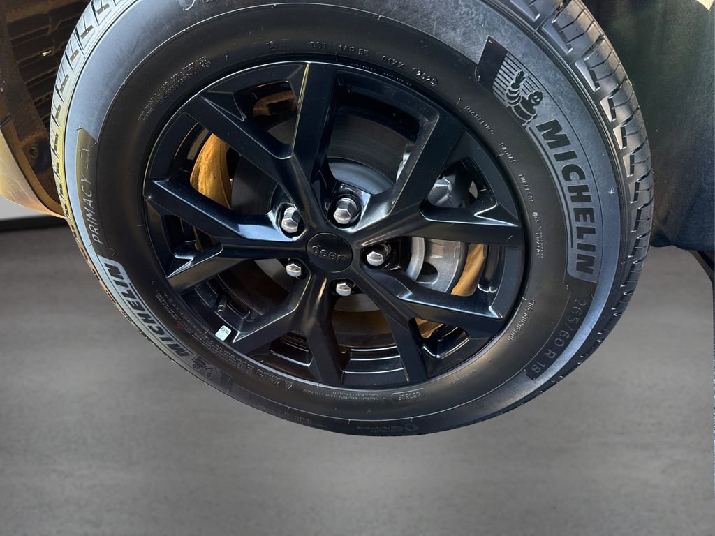 Used 2025 Jeep Grand Cherokee Altitude image 12