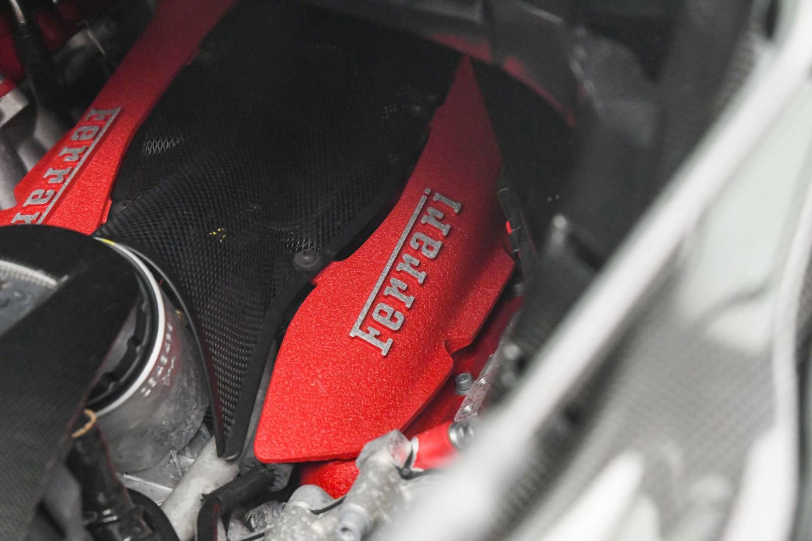 Used 2023 Ferrari SF90 Spider Bianco Avus image 31