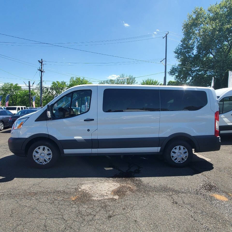 Used 2015 Ford Transit 150 XLT RWD image 2