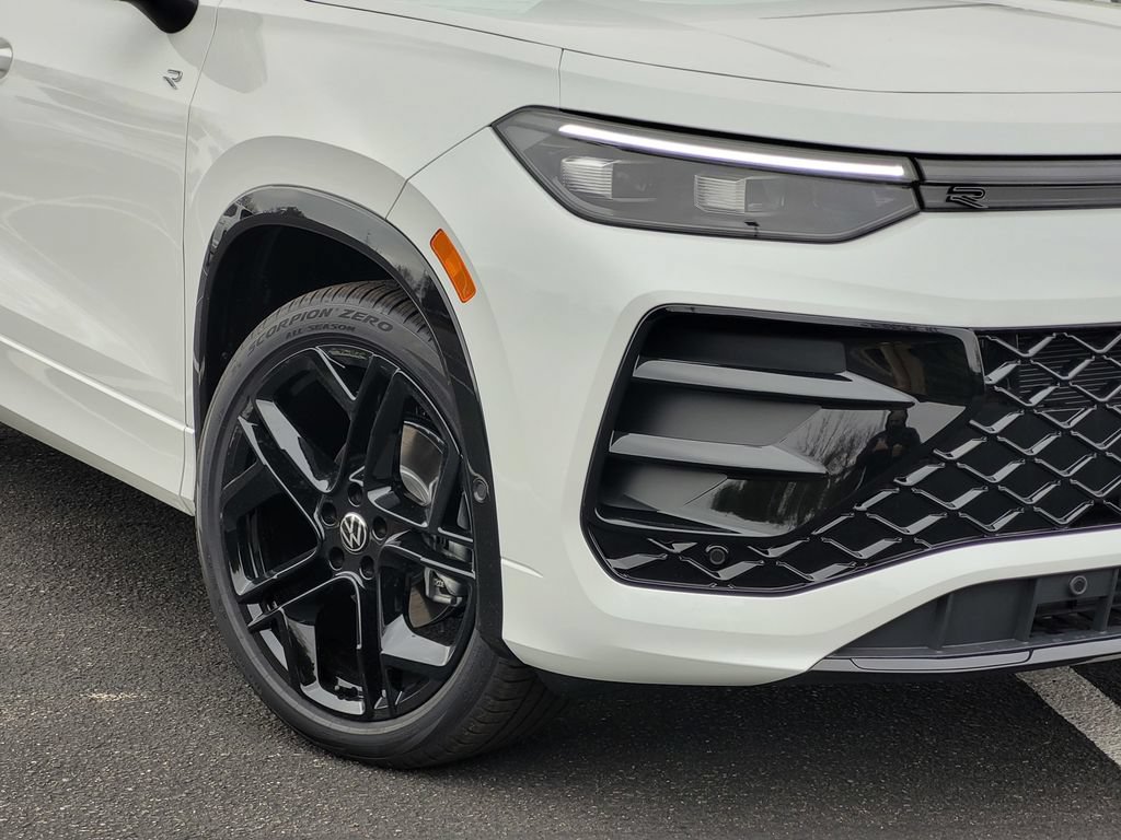 New 2026 Volkswagen Tiguan SE R-Line FWD image 3