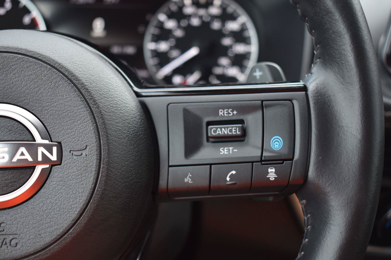 Used 2023 Nissan Rogue SV w/ SV Premium B Package FWD image 32