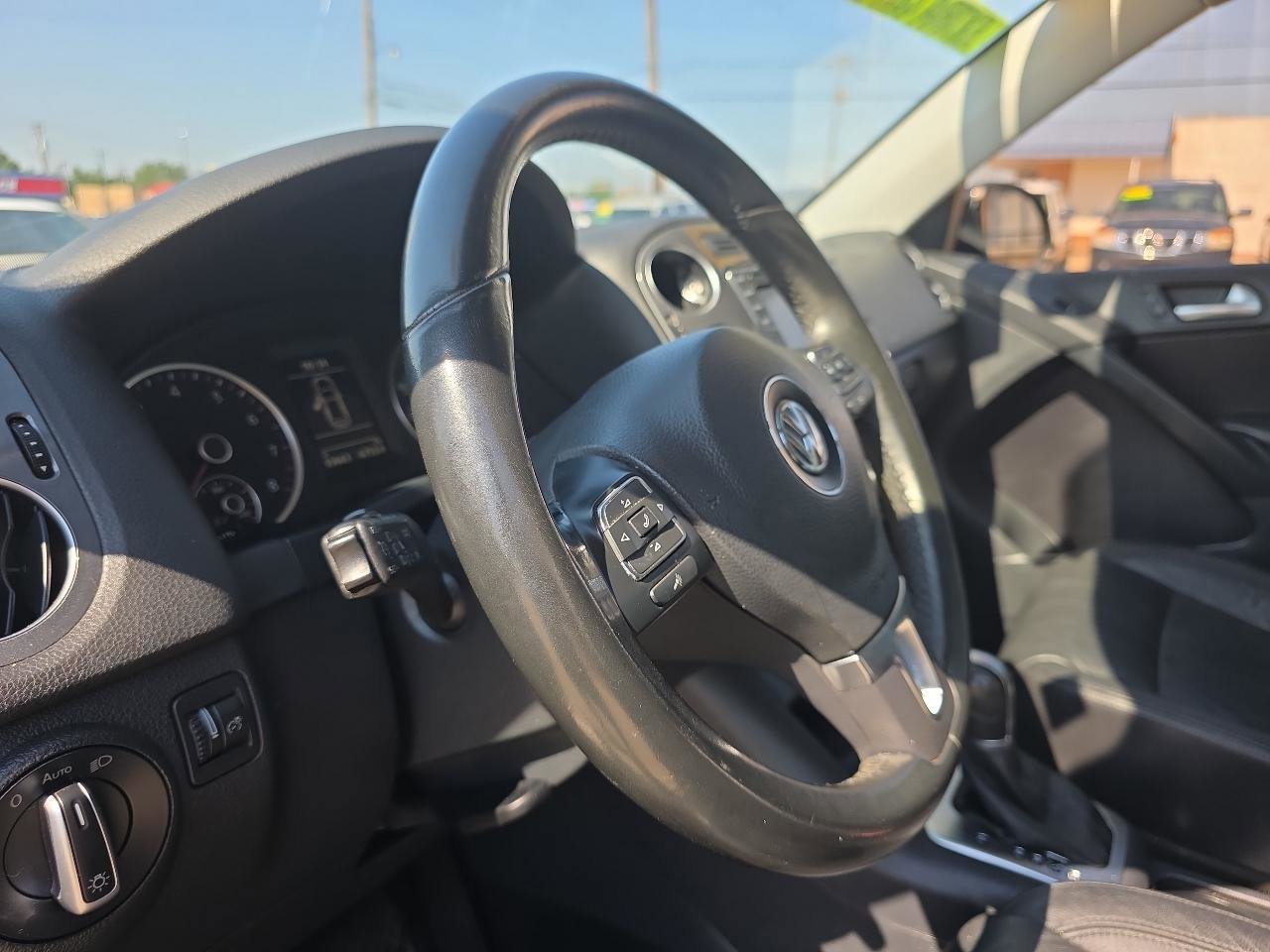 Used 2017 Volkswagen Tiguan Sport image 12