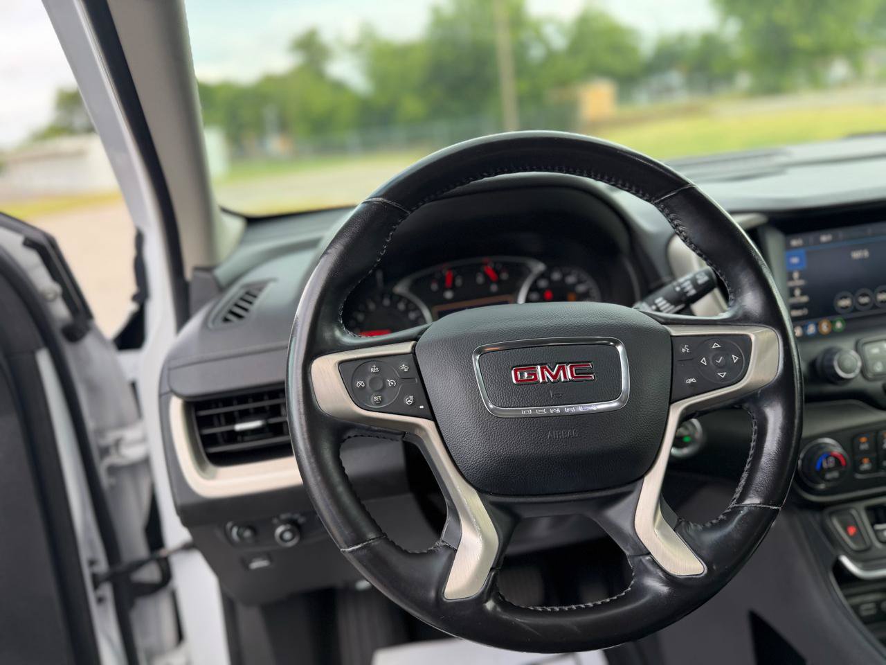 Used 2020 GMC Terrain Denali w/ Denali Premium Package FWD image 11