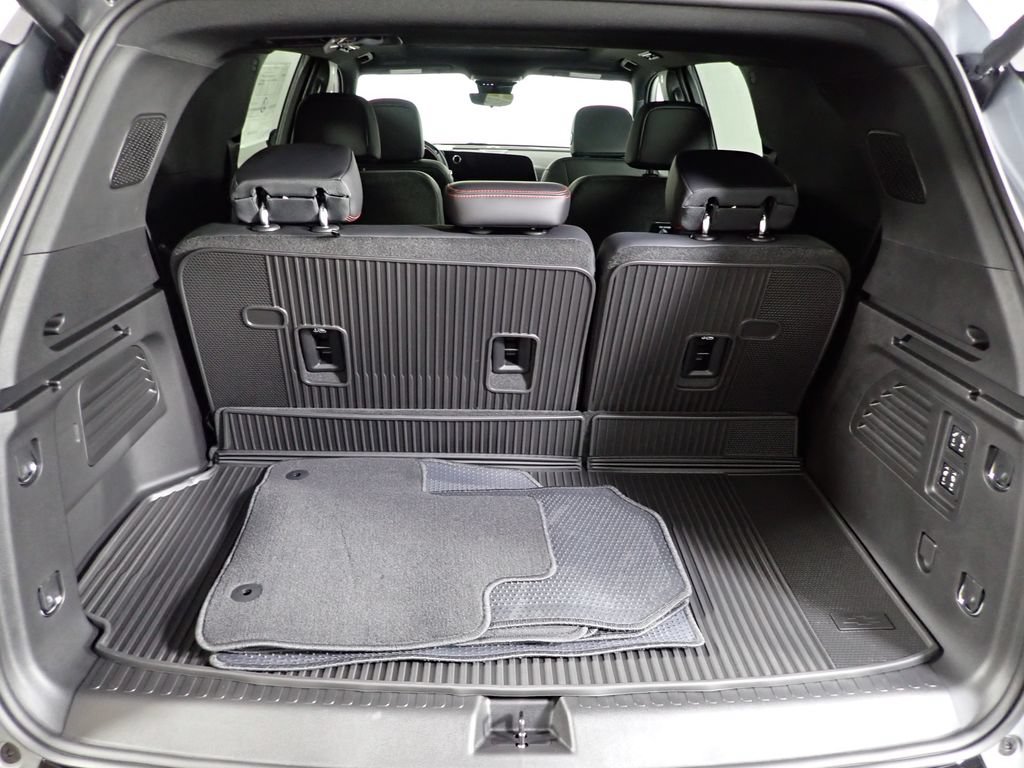 New 2027 Chevrolet Traverse RS w/ LPO, Floor Liner Package AWD/4WD image 17