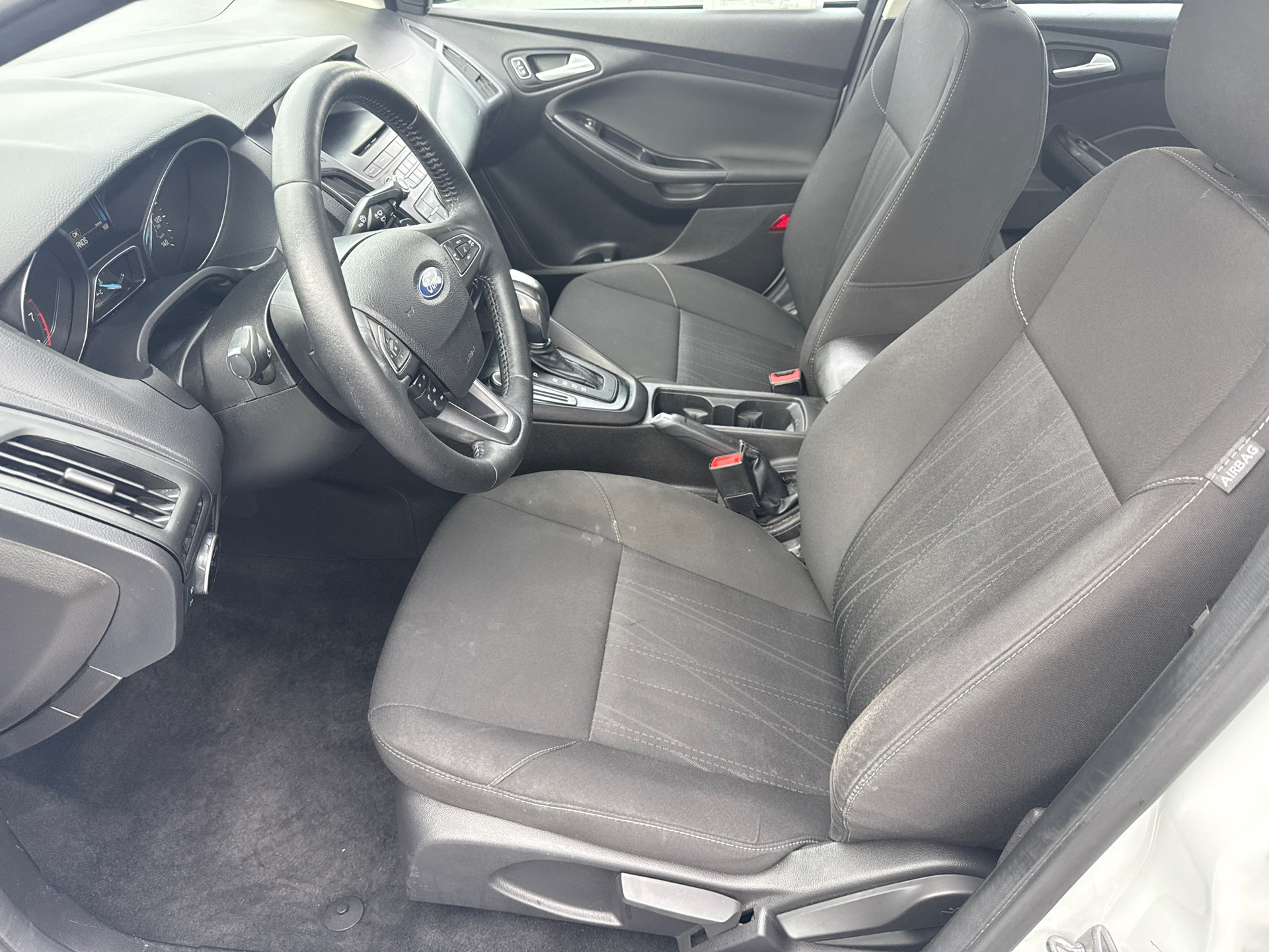 Used 2016 Ford Focus SE w/ SE Sport Package FWD image 21